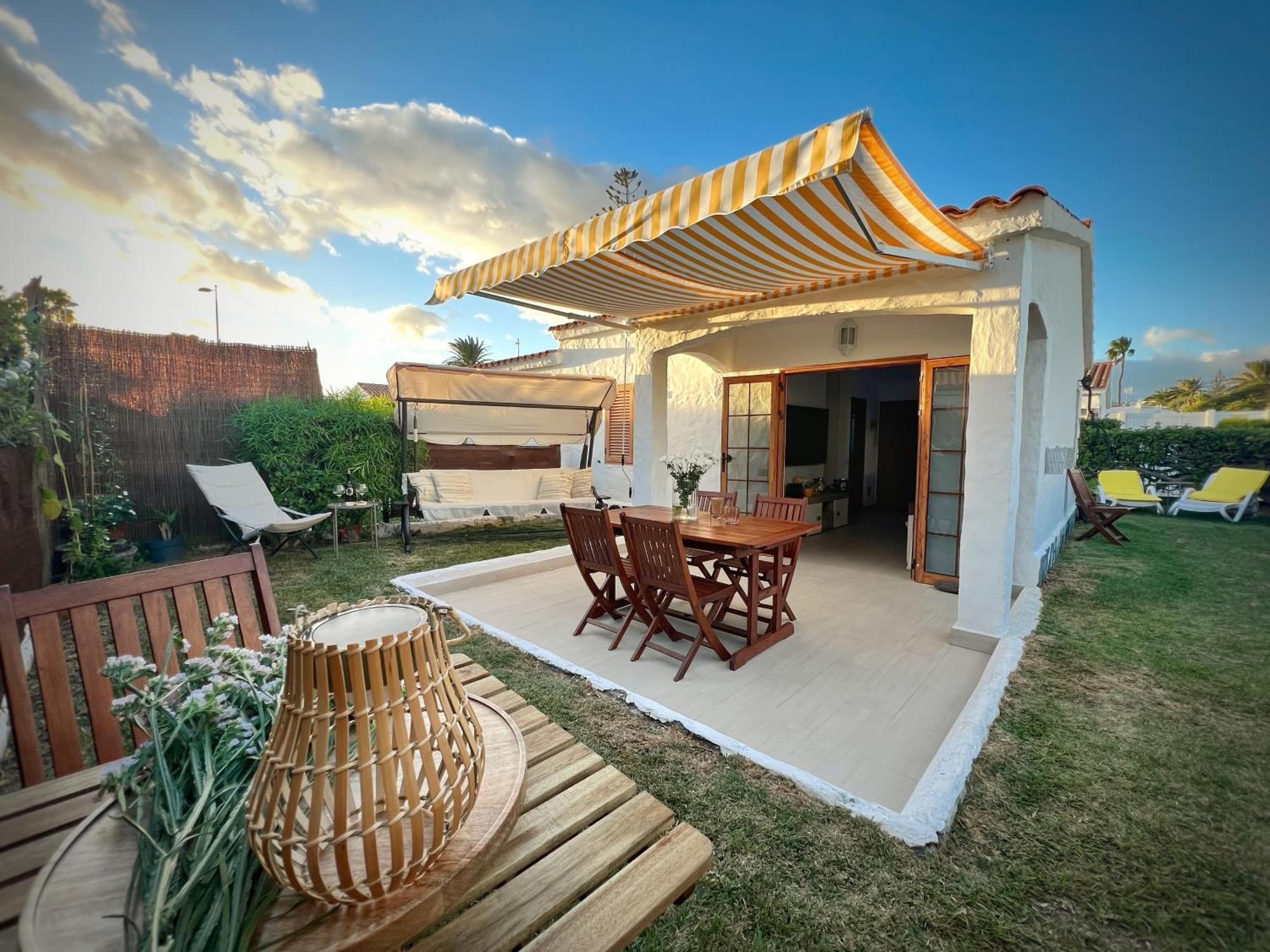 Buzzstays: 1-Bed Bungalow, Garden, Near Yumbo & Beach Maspalomas  Exteriör bild