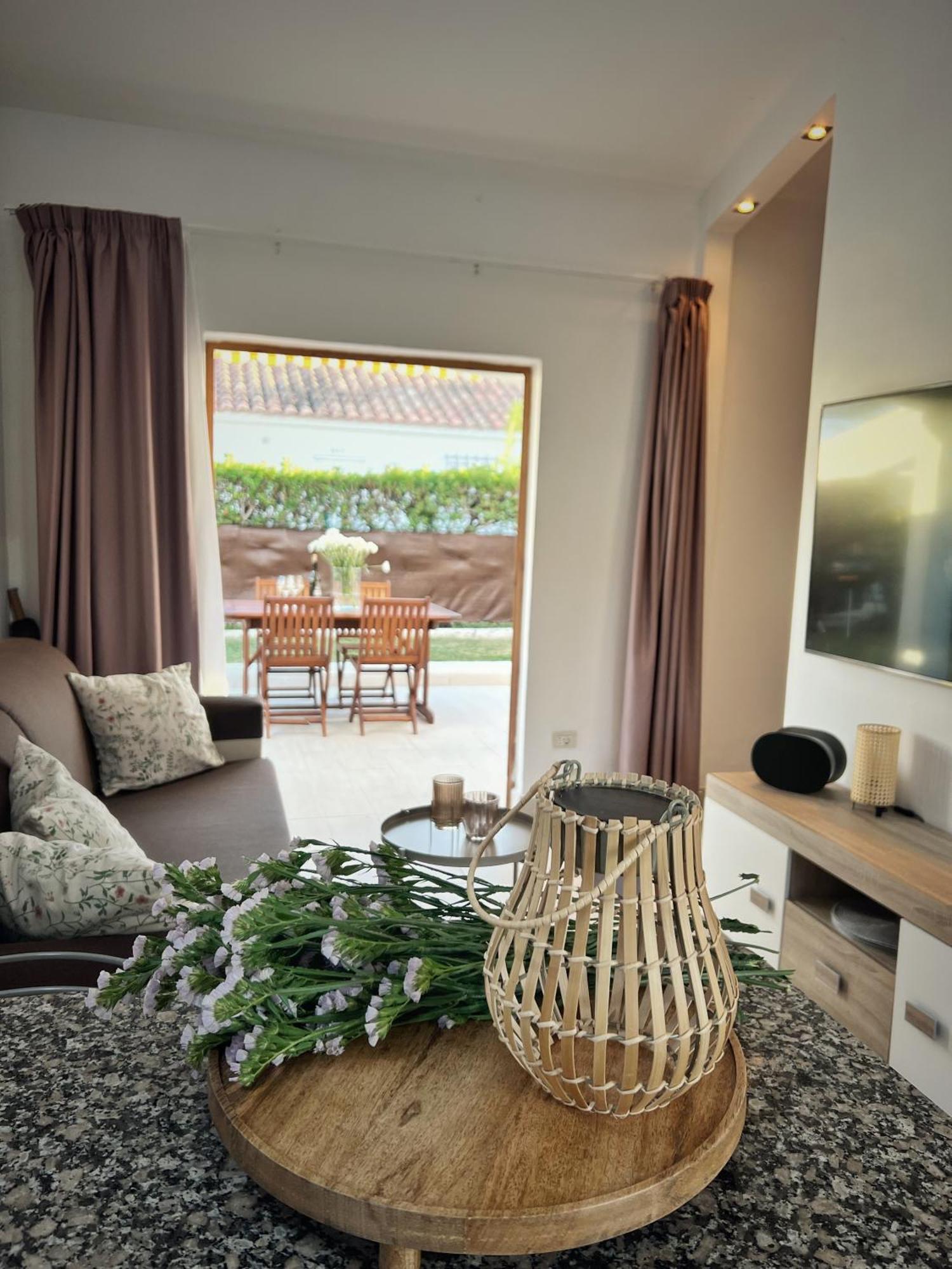 Buzzstays: 1-Bed Bungalow, Garden, Near Yumbo & Beach Maspalomas  Exteriör bild